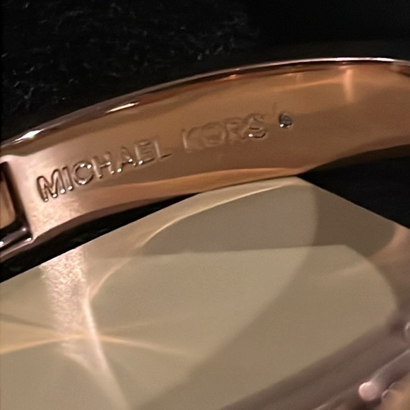NWT MICHAEL KORS MK Logo Rose Gold Heritage Fulton Bangle MKJ3251791new with tag - Picture 4 of 12